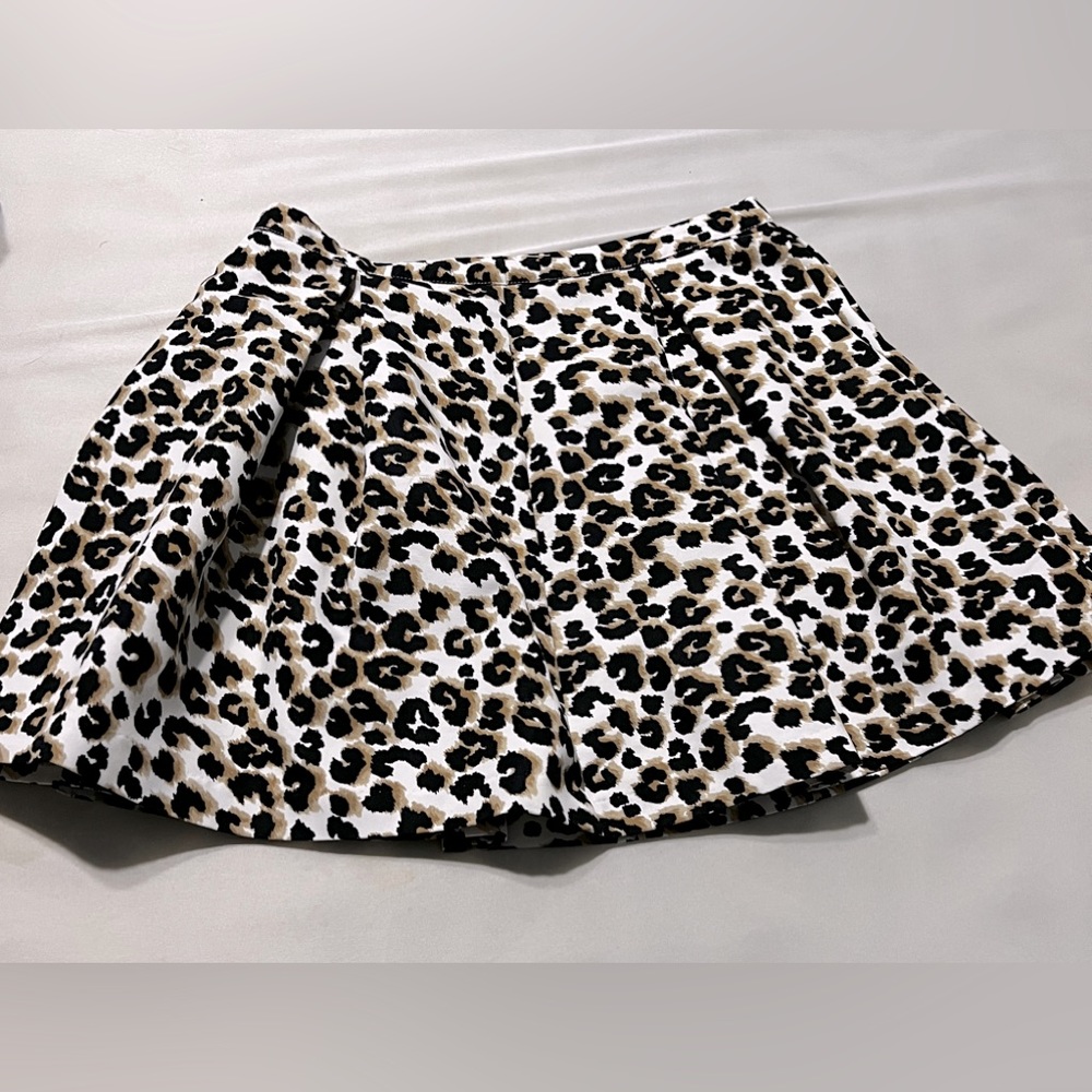 Super cute & flirty leopard print skirt